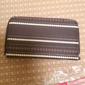 Thirty one stacking Jackson's wallet